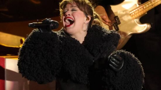 Kelly Clarkson Performs Hozier ‘Too Sweet’ Cover: WATCH