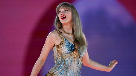 Taylor Swift issues plea for donations after ‘heartbreaking’ wildfires | US News
