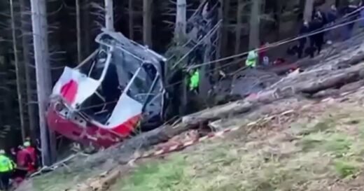 Several tourists killed in Italy during a cable car crash 