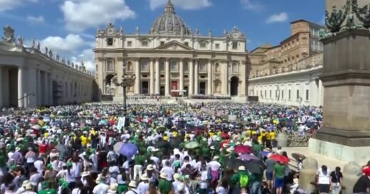 Thousands wait in line to visit Pope Francis’ tomb