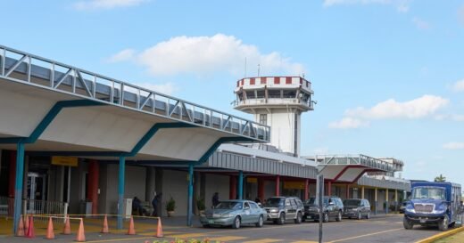 U.S. man hijacks flight in Belize, stabs 3, is shot dead