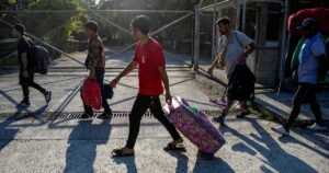 Costa Rica grants special status to 85 migrants deported from the U.S.