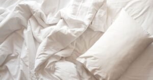 Use alcohol to ‘freshen linen’ with expert’s clever hack