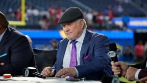 NFL news: Terry Bradshaw denies claims he held open stuck plane door