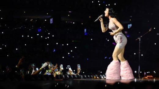 Katy Perry Sings ‘Not Like the Movies’ for First Time in 13 Years
