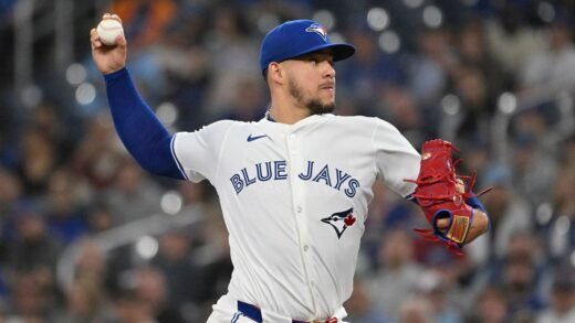 MLB news: Blue Jays’ Berrios confronts Mariners’ Raleigh about sign stealing