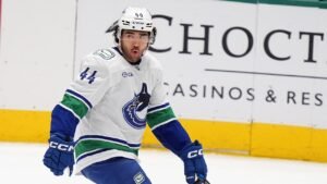 Canucks make NHL history with incredible 3rd-period comeback in win