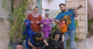 A “Sesame Street” show for young refugees | 60 Minutes Archive