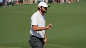 Masters moment: Scottie Scheffler drains long-range birdie putt