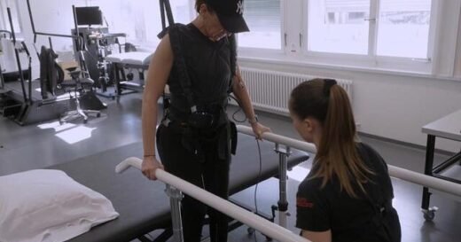 60 Minutes reports on trial helping patients paralyzed with spinal injuries walk again