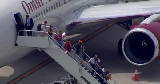 White South Africans arrive in U.S. from Johannesburg