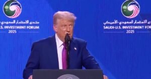 Trump announces end to Syrian sanctions