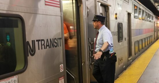 NJ Transit strike creates chaotic morning commute
