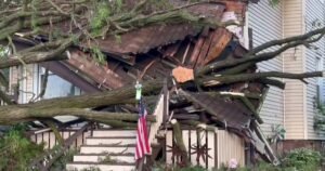Tornadoes hit Missouri, Kentucky, leaving at least 16 dead