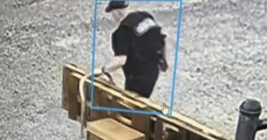 Bloodhounds hunting fugitive dubbed “Devil in the Ozarks” foiled by heavy rains after prison escape