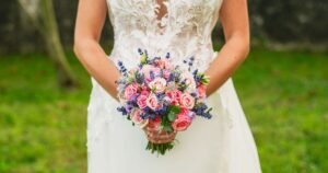 Bride’s last-minute bouquet idea could save hundreds