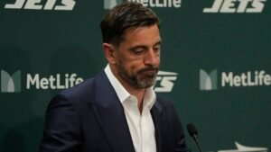 Aaron Rodgers reveals loved ones battling cancer amid NFL free agency