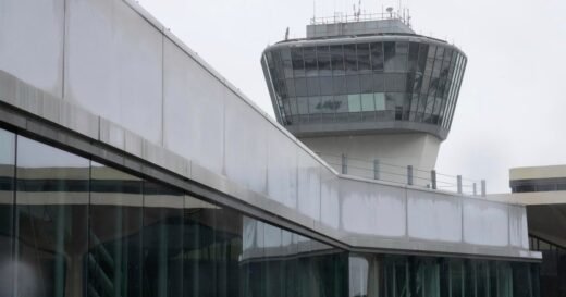 Second radar outage for Newark Airport in 2 weeks leaves more flyers stranded