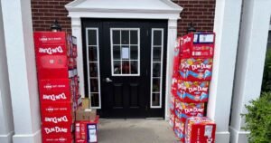 Kentucky boy uses mom’s phone to order 70,000 lollipops — costing $4,000: “He wanted to have a carnival”