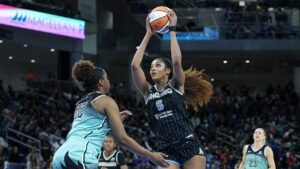 Angel Reese grabs 5 offensive rebounds in 19 seconds as Sky fall to Liberty