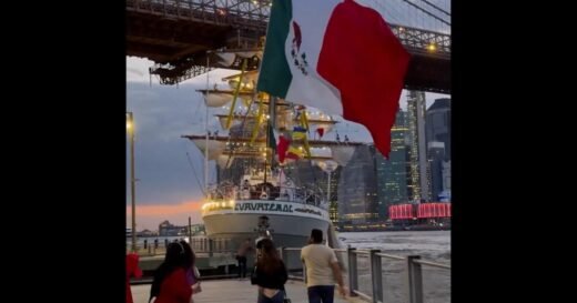 Raw Video: Mexican navy training ship hits Brooklyn Bridge
