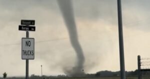 Deadly storms slam central U.S., leaving path of destruction