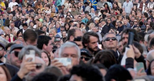 Thousands make pilgrimage to see new pope in St. Peter’s Square