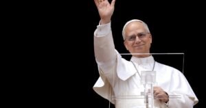 Pope Leo XIV in first Sunday blessing calls for peace in Ukraine and Gaza: “Never again war”