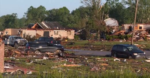 Buildings damaged and trees scattered across St. Louis and Kentucky