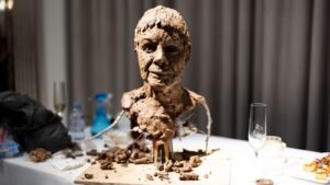 Royal sculptor makes bust of Dame Judi Dench live on stage to be auctioned for lymphoedema research | Ents & Arts News