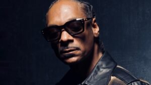 An Embattled Snoop Dogg Bites Back a Little But Mostly Keeps It Cool