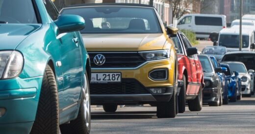 Resident fuming as neighbour puts four notes on car