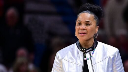 Dawn Staley discusses move from Temple to South Carolina, rejecting SEC team