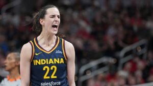 Caitlin Clark hits three 3-pointers in 38 seconds in return against Liberty