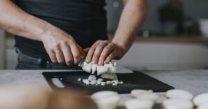 How to stop onion smell lingering on your fingers by washing with 1 item