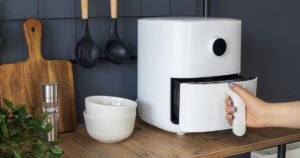 Greasy air fryer clean in 2 minutes if you combine 3 household items