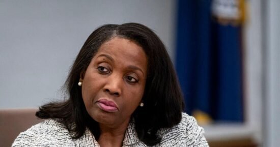 Trump administration asks appeals court to let president fire Fed governor Lisa Cook before key meeting