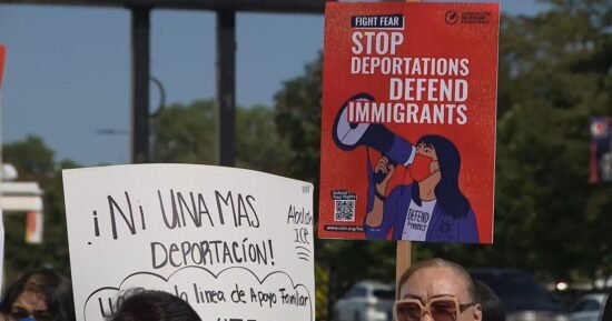 Community activists try to help immigrants ahead of Chicago ICE raids
