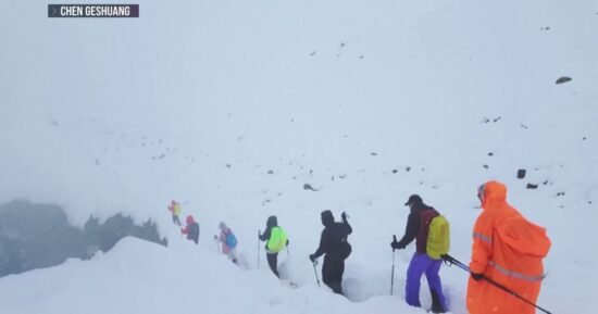 Hundreds trapped by blizzard conditions on Mount Everest