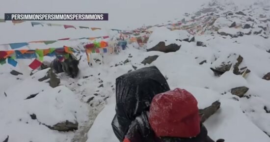 Rescuers race to reach hundreds stranded on Mount Everest by blizzard