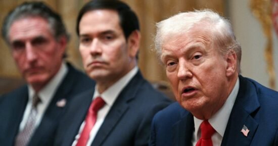  Trump praises Mideast peace deal during Cabinet meeting