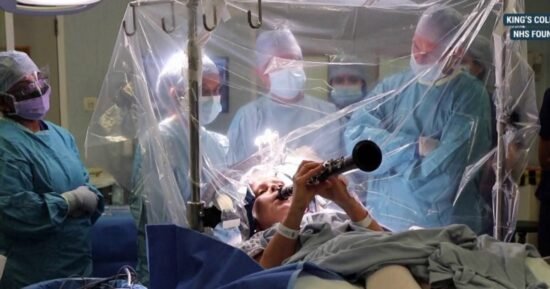 Parkinson’s patient plays clarinet during brain surgery