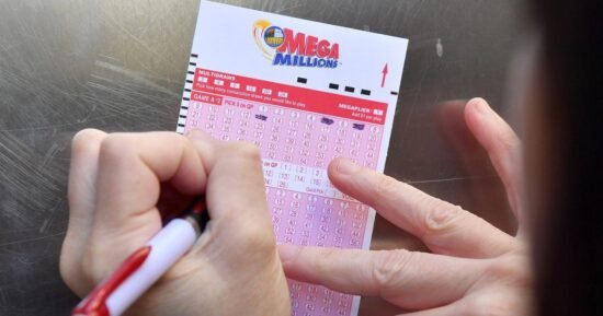 Jackpots for Mega Millions, Powerball Stand at Combined $1 Billion