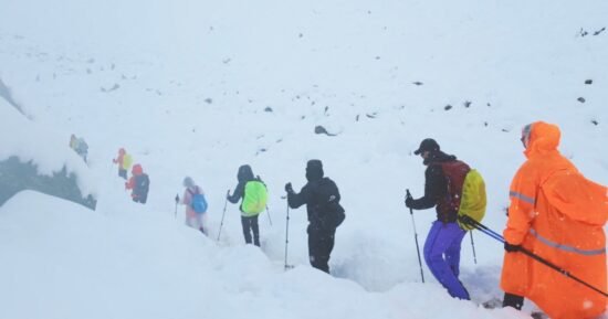 Over 200 hikers still stranded as blizzard hits Mount Everest