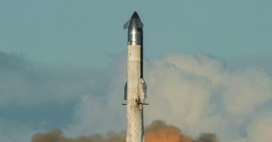 Why NASA’s hopes of returning to the moon before China gets there hinge on SpaceX