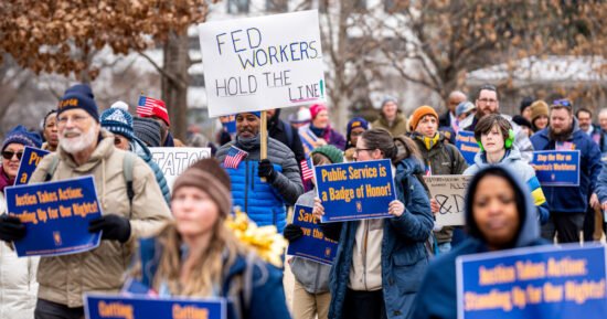 AFGE, largest federal workers’ union, calls for end to shutdown, putting pressure on Democrats