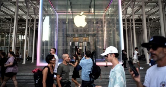 Apple market value hits $4 trillion