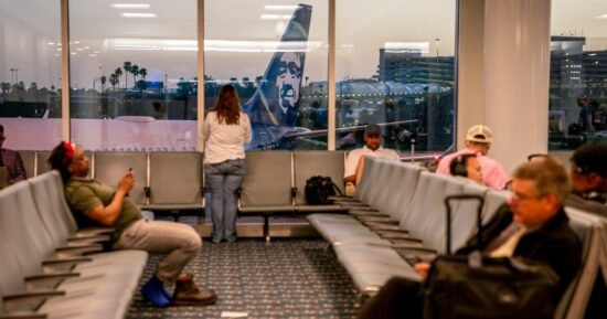 Ground delays issued amid shortage of air controllers as shutdown continues