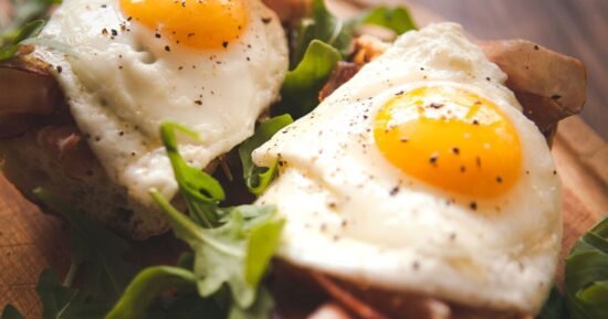 Get perfectly ‘fried’ runny eggs without using a drop of oil