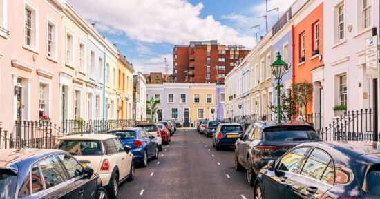 Driver floored by note neighbour leaves after parking by their house